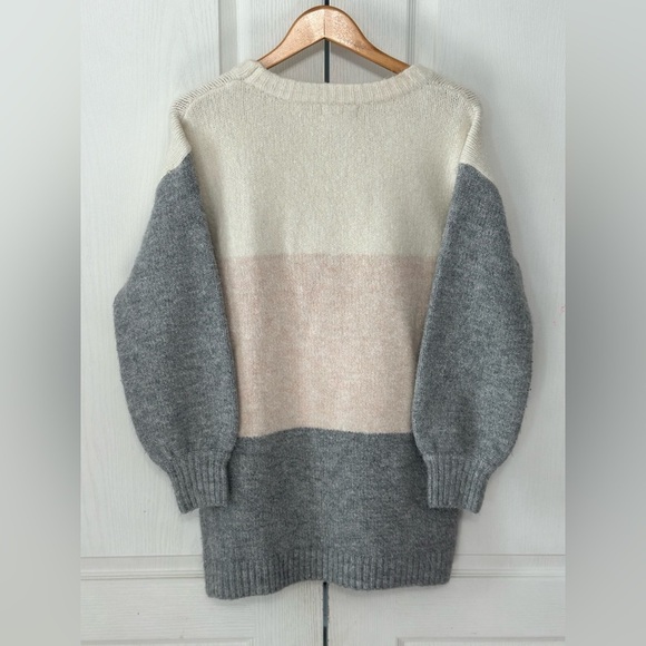 Skies‎ Are Blue Oversized Sleeves Crew Neck Sweater Size Medium Gray Pink Cream - Picture 2 of 4